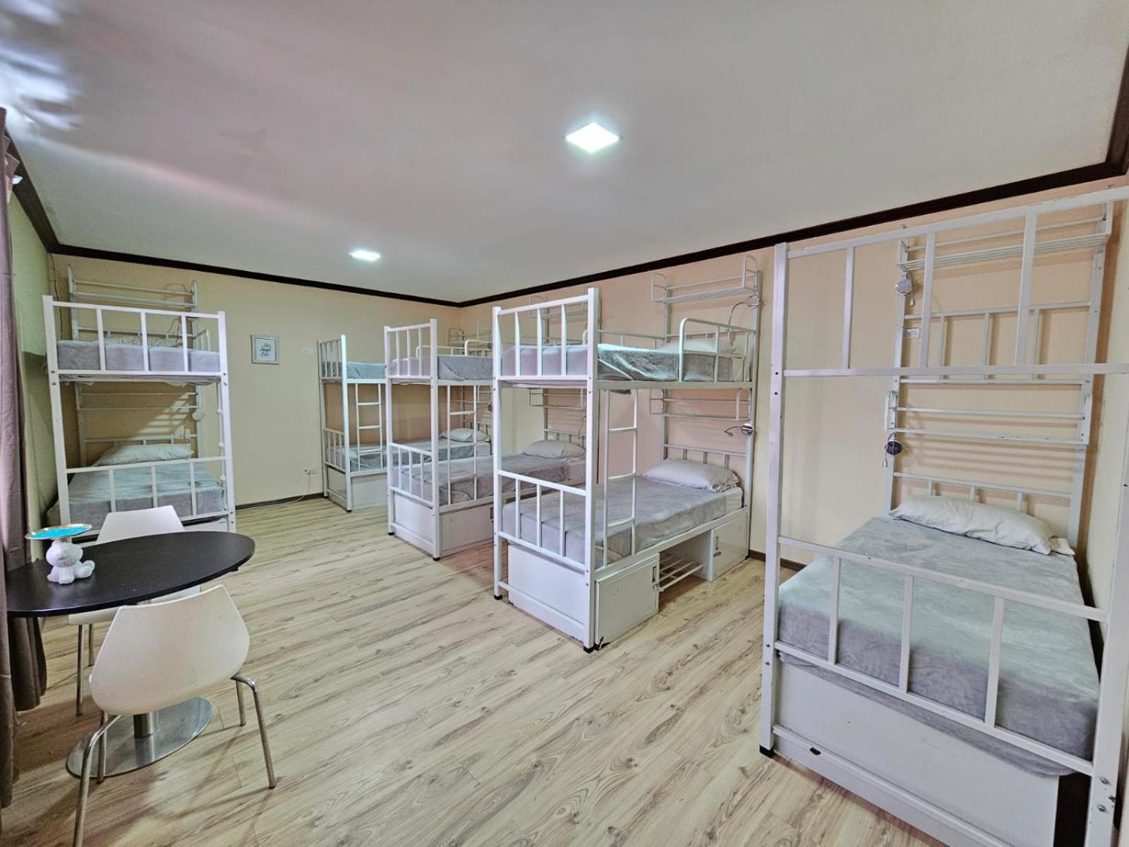 Hostel La Cali Inn Сан Хосе Екстериор снимка