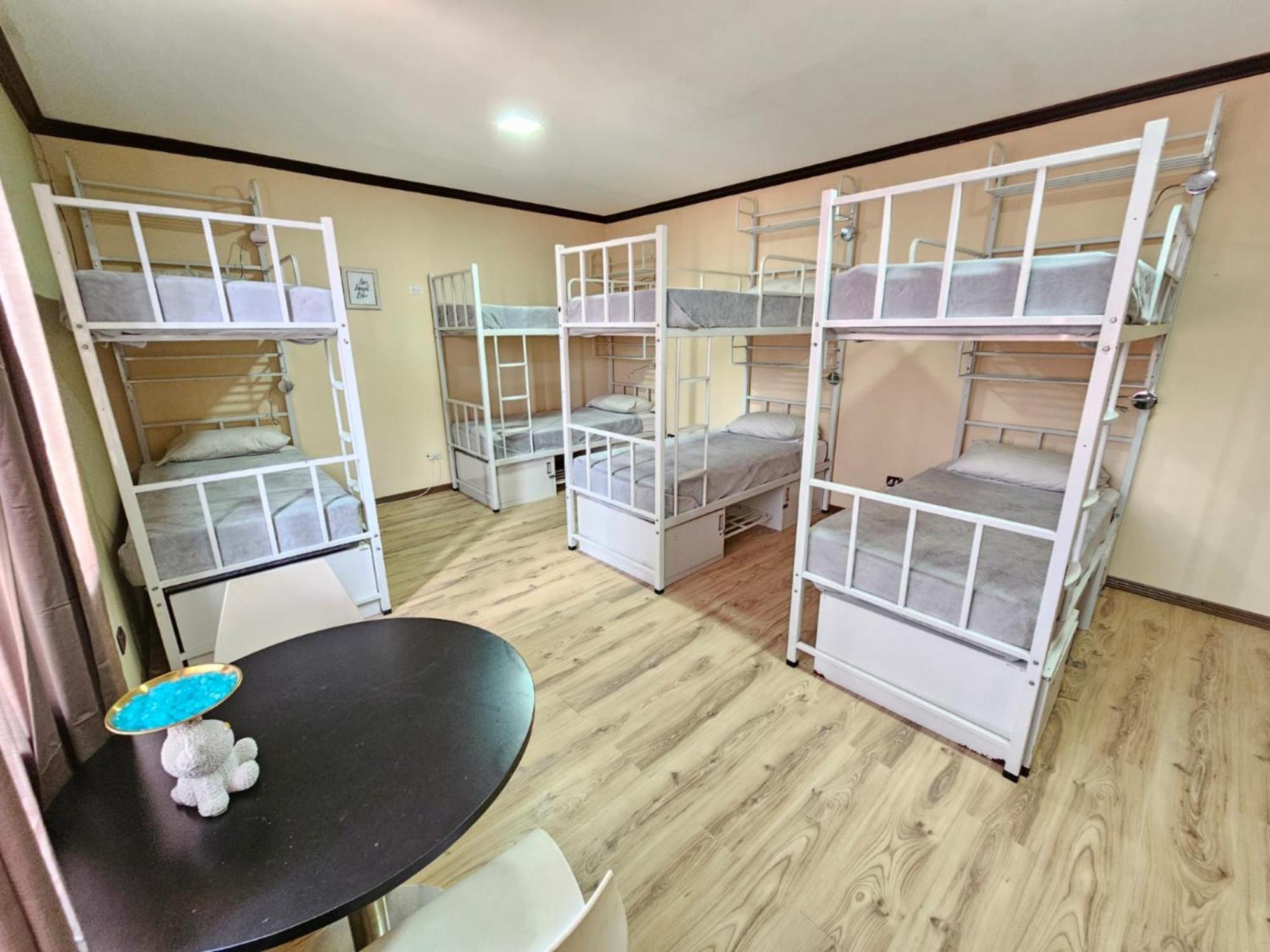 Hostel La Cali Inn Сан Хосе Екстериор снимка