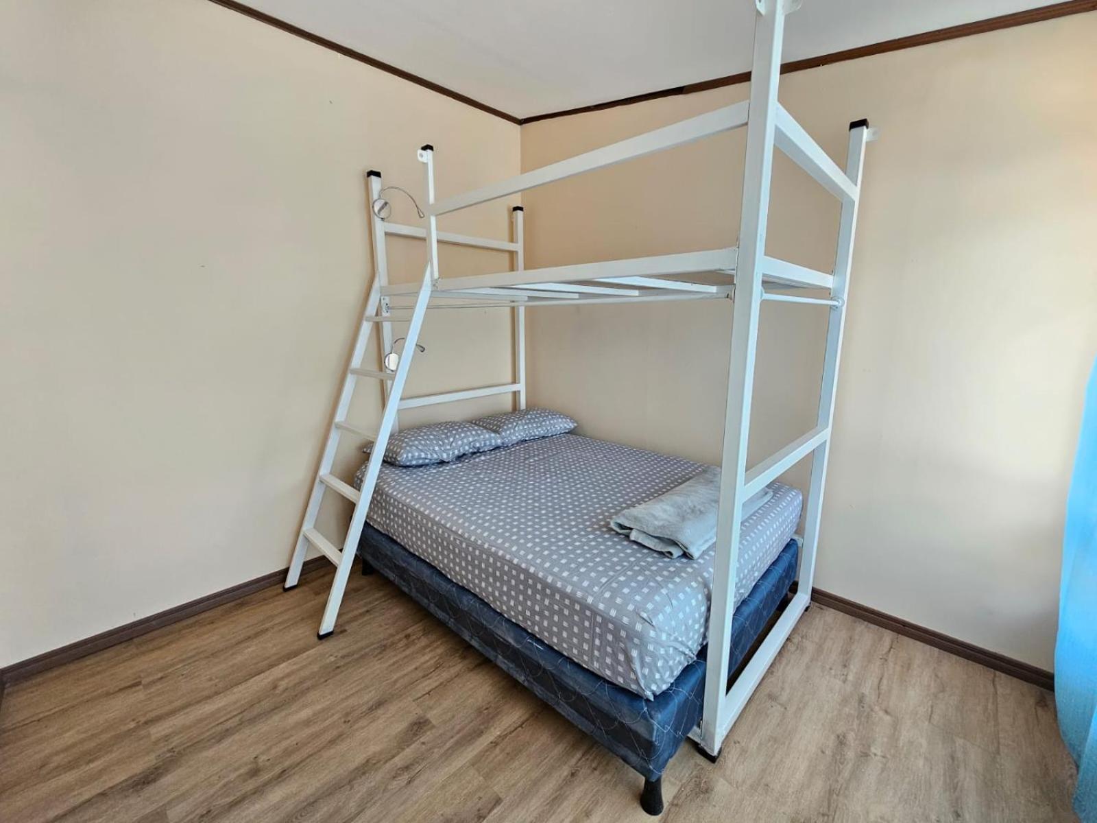 Hostel La Cali Inn Сан Хосе Екстериор снимка