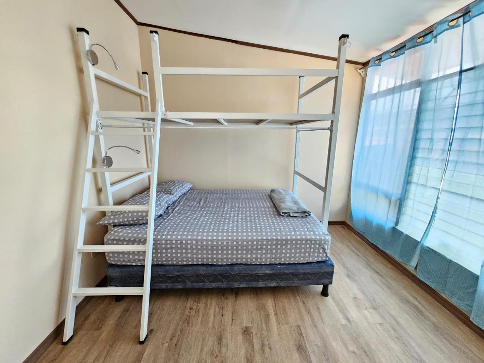 Hostel La Cali Inn Сан Хосе Екстериор снимка