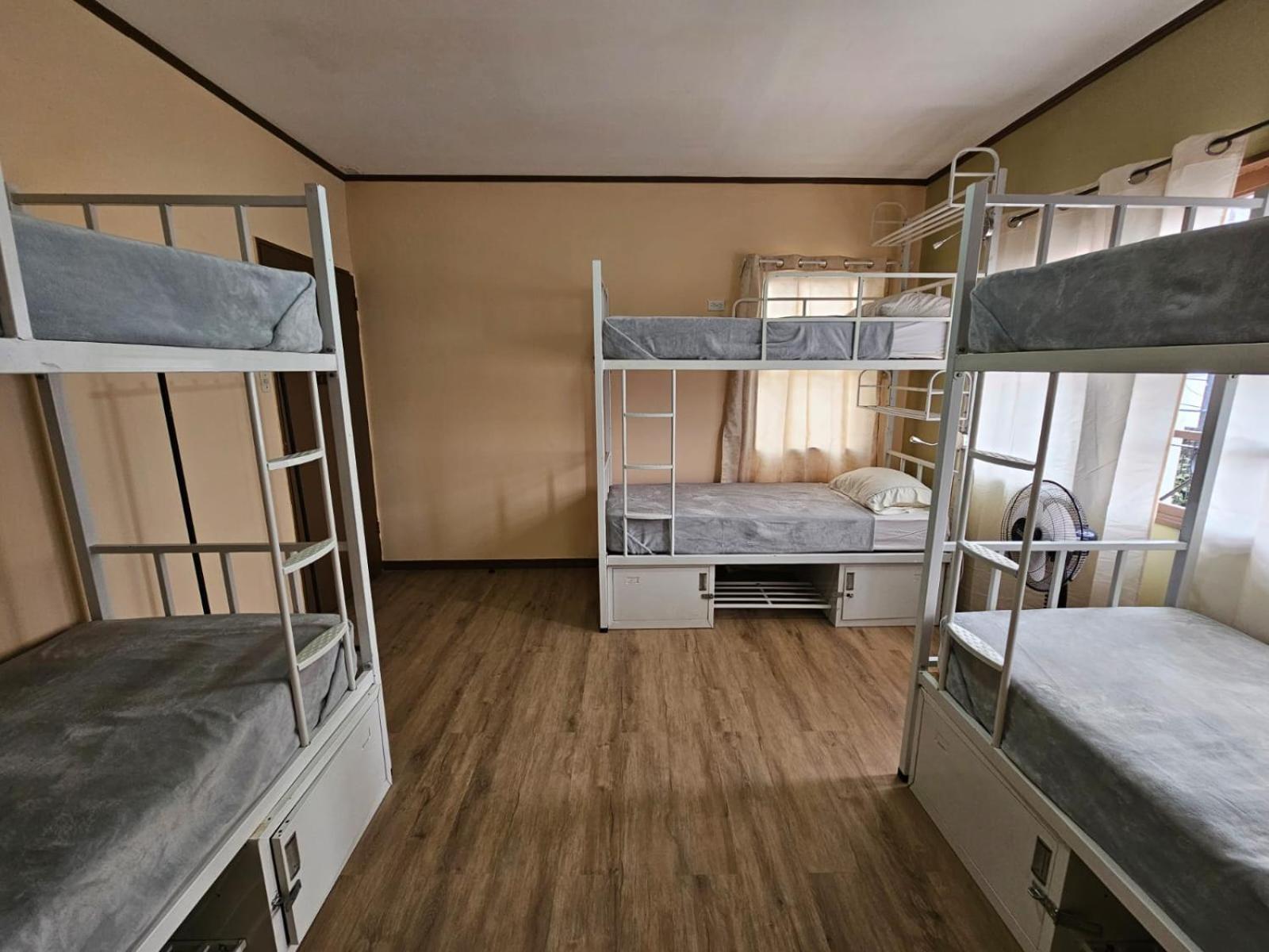 Hostel La Cali Inn Сан Хосе Екстериор снимка