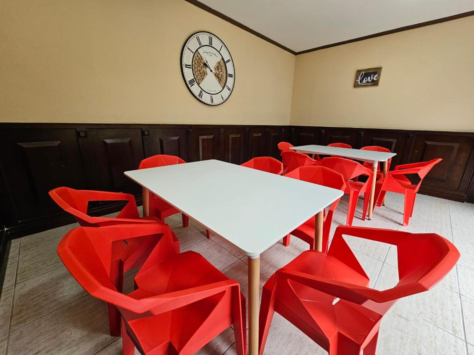 Hostel La Cali Inn Сан Хосе Екстериор снимка