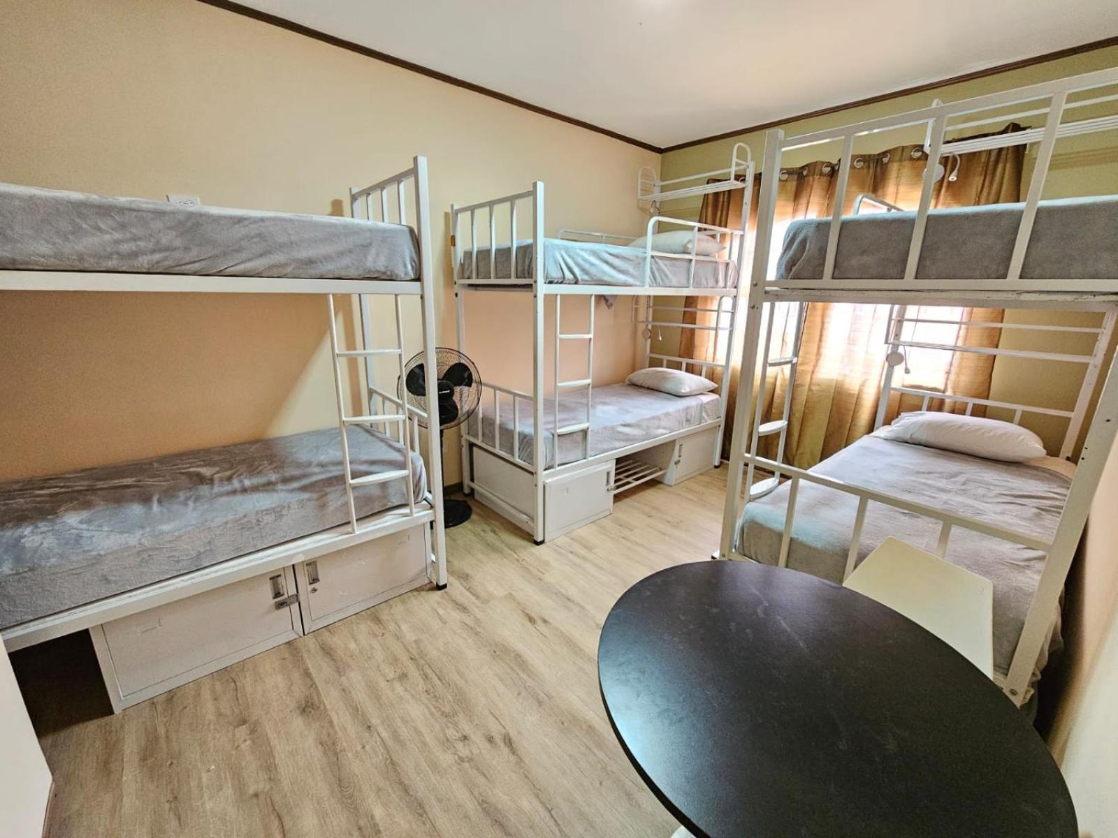 Hostel La Cali Inn Сан Хосе Екстериор снимка