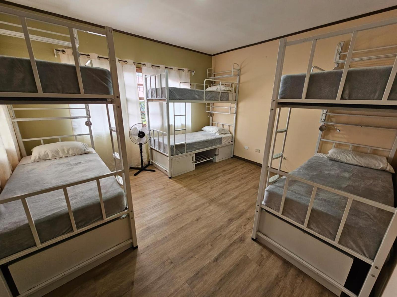 Hostel La Cali Inn Сан Хосе Екстериор снимка