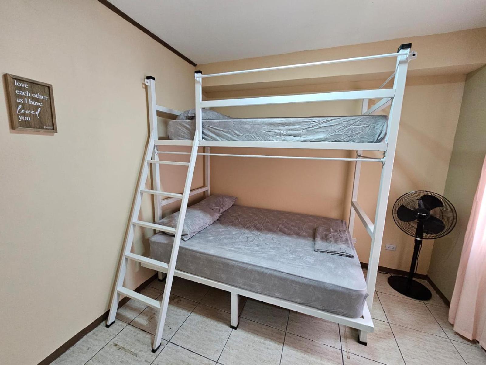 Hostel La Cali Inn Сан Хосе Екстериор снимка