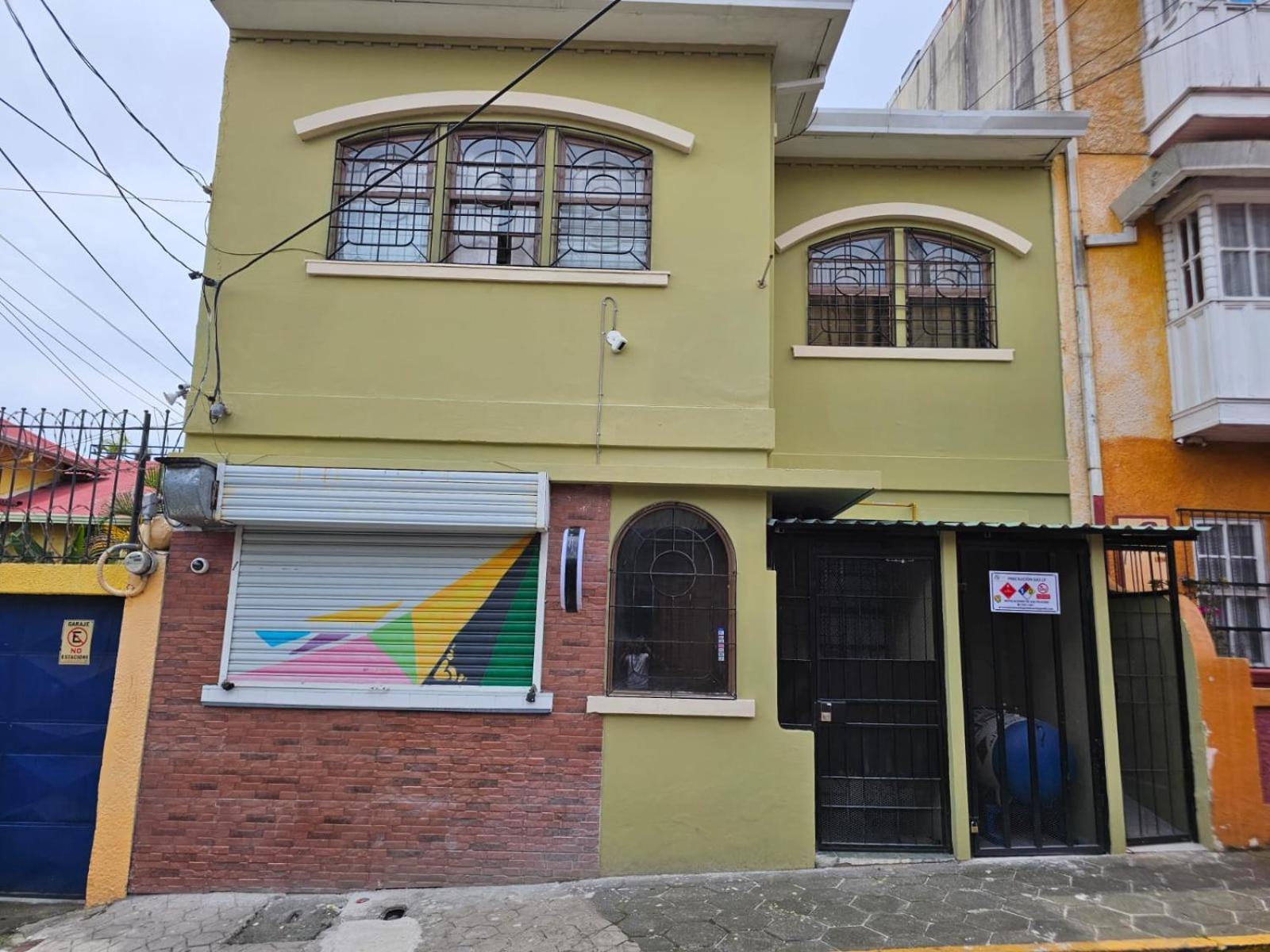 Hostel La Cali Inn Сан Хосе Екстериор снимка
