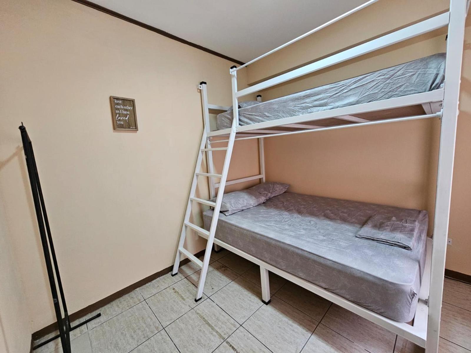 Hostel La Cali Inn Сан Хосе Екстериор снимка