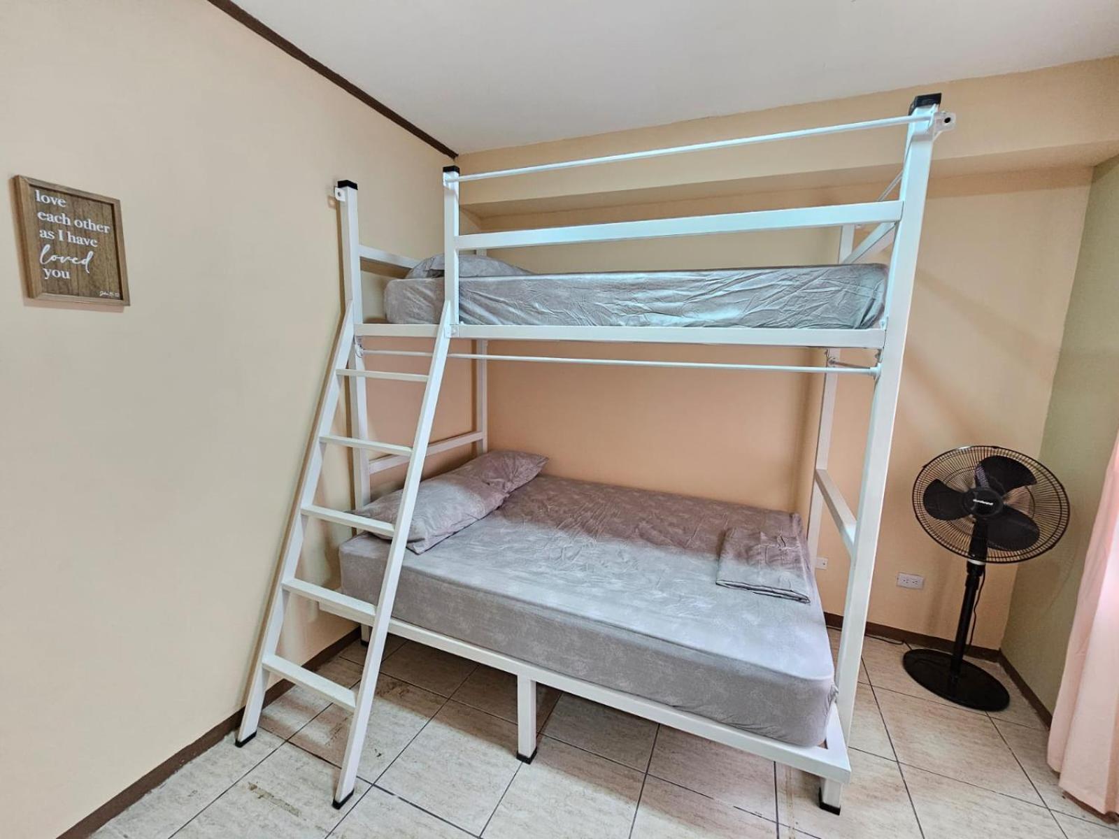 Hostel La Cali Inn Сан Хосе Екстериор снимка