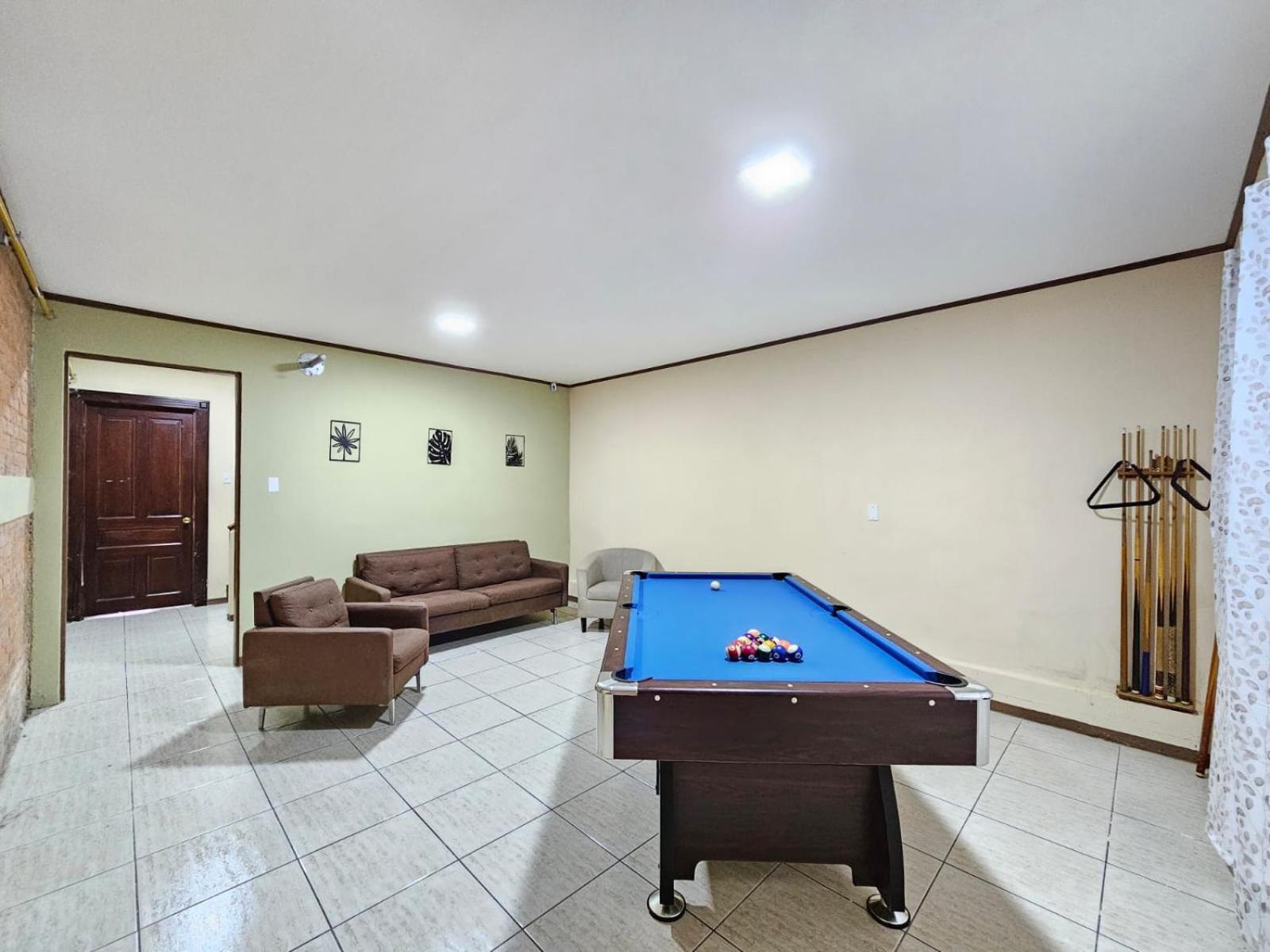 Hostel La Cali Inn Сан Хосе Екстериор снимка