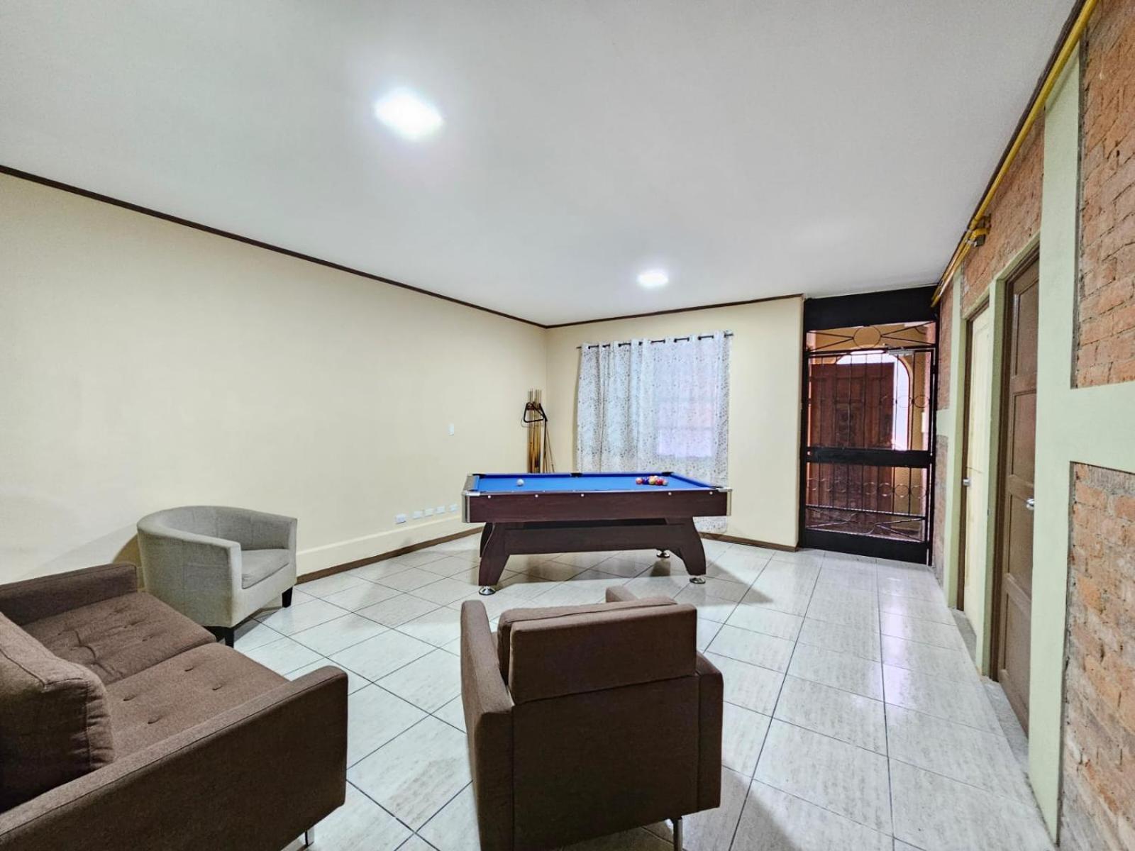 Hostel La Cali Inn Сан Хосе Екстериор снимка