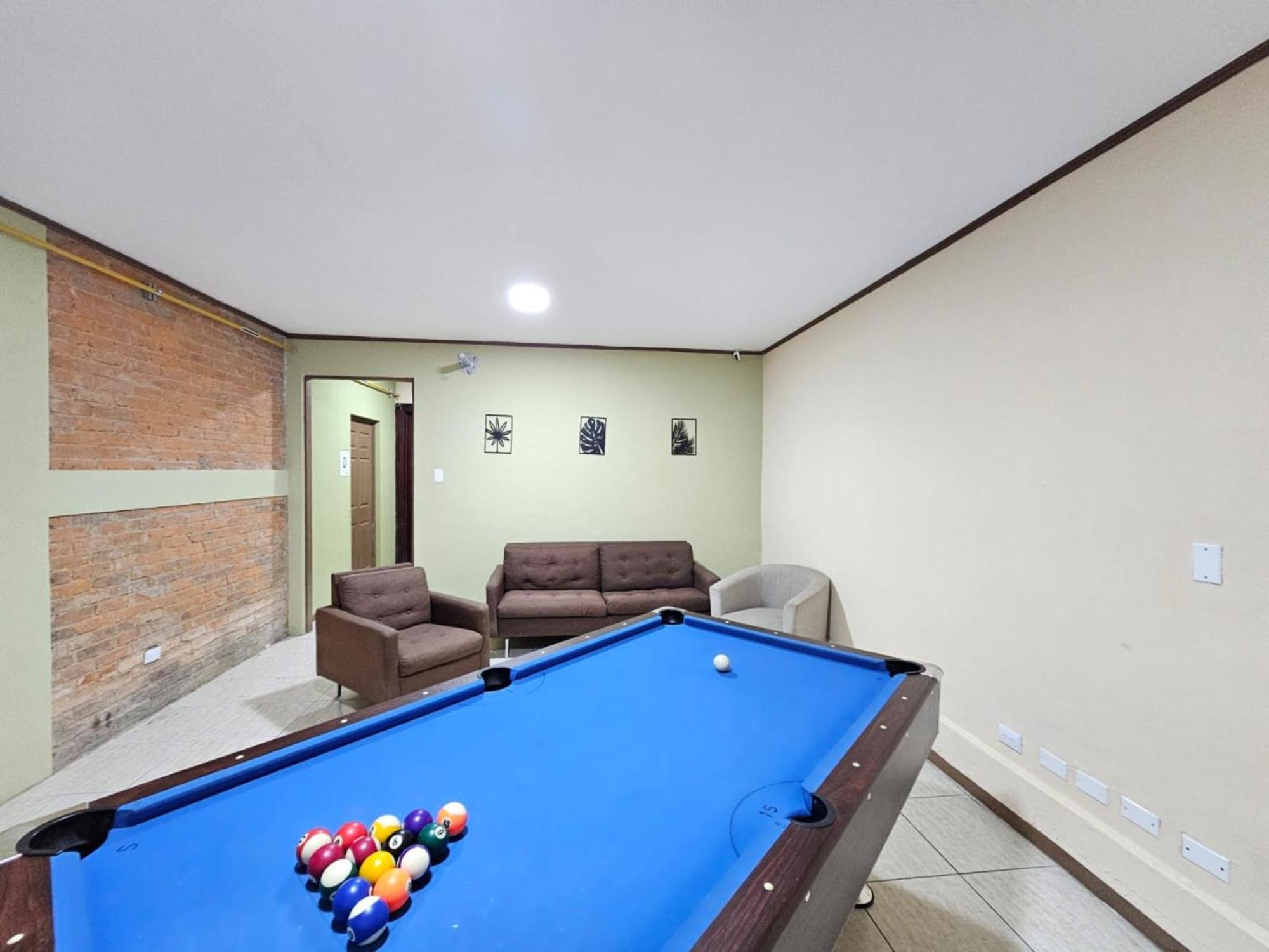 Hostel La Cali Inn Сан Хосе Екстериор снимка