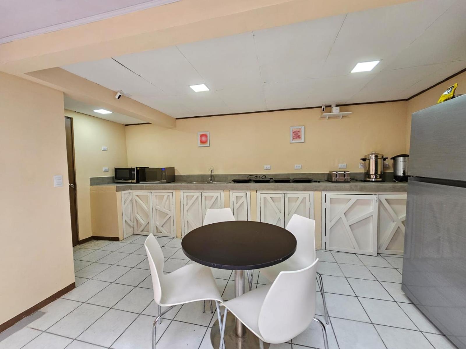 Hostel La Cali Inn Сан Хосе Екстериор снимка
