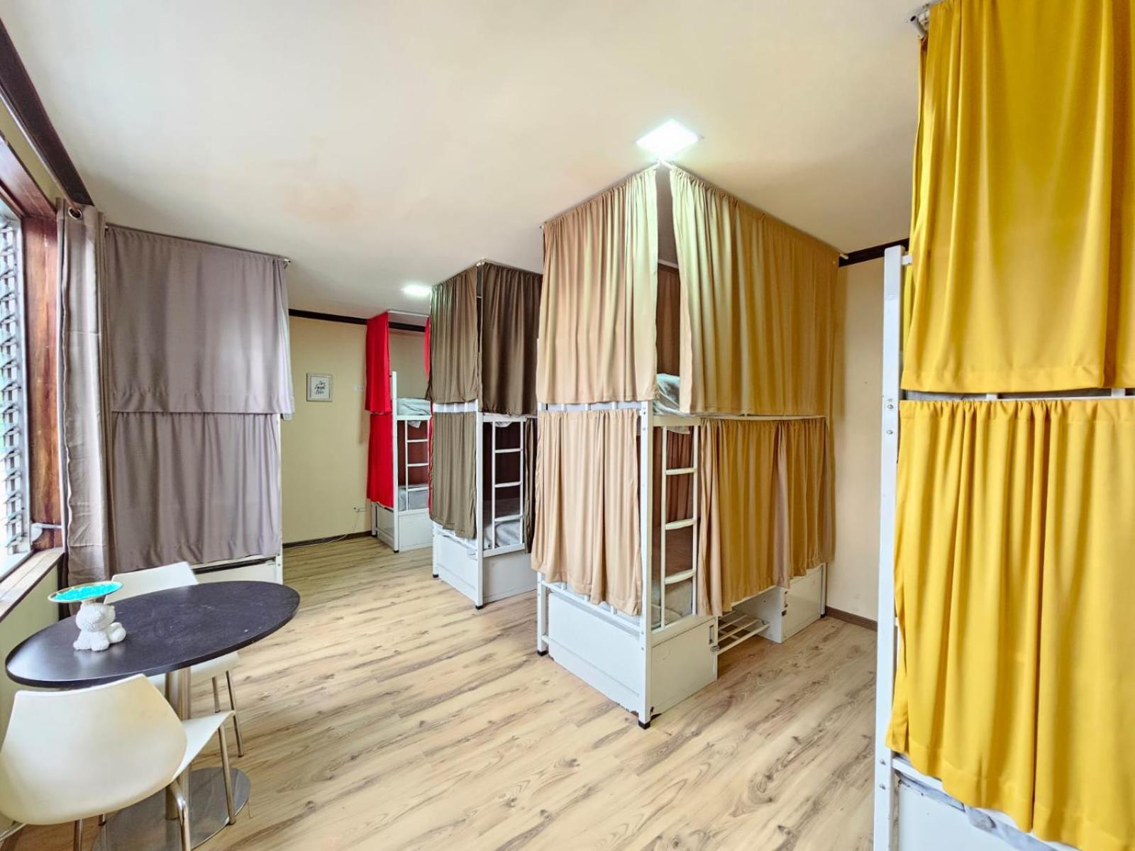 Hostel La Cali Inn Сан Хосе Екстериор снимка