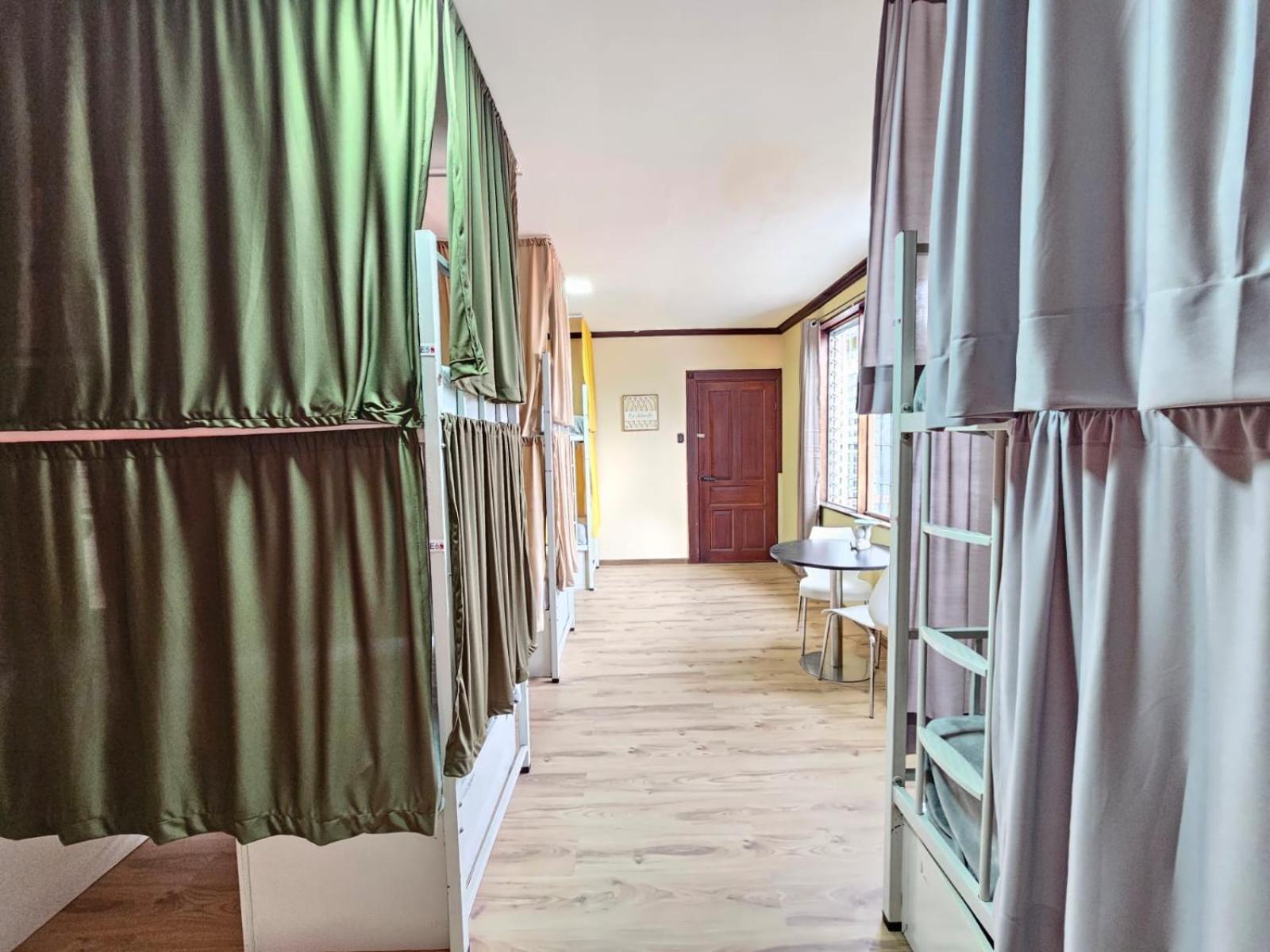 Hostel La Cali Inn Сан Хосе Екстериор снимка