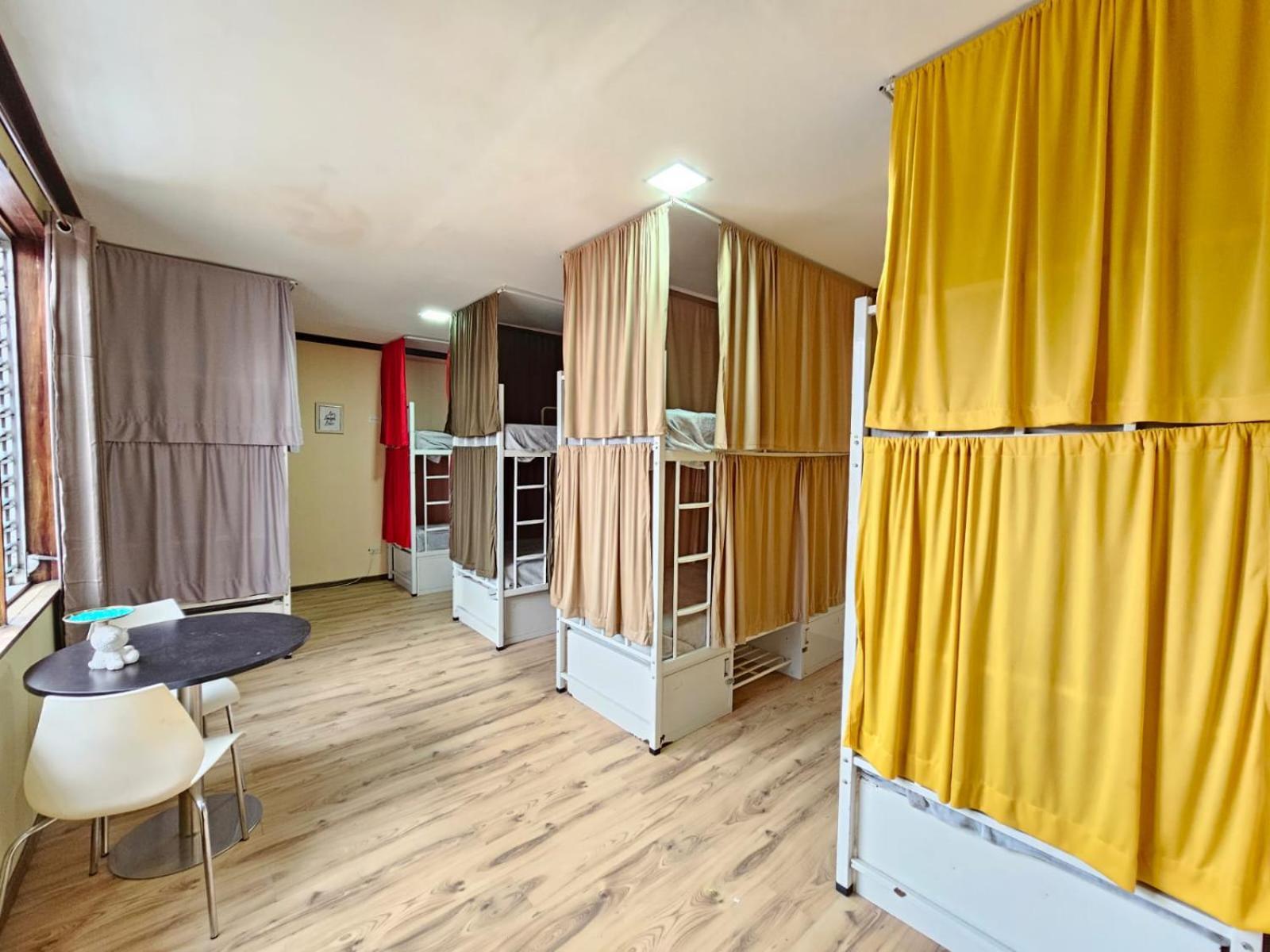 Hostel La Cali Inn Сан Хосе Екстериор снимка