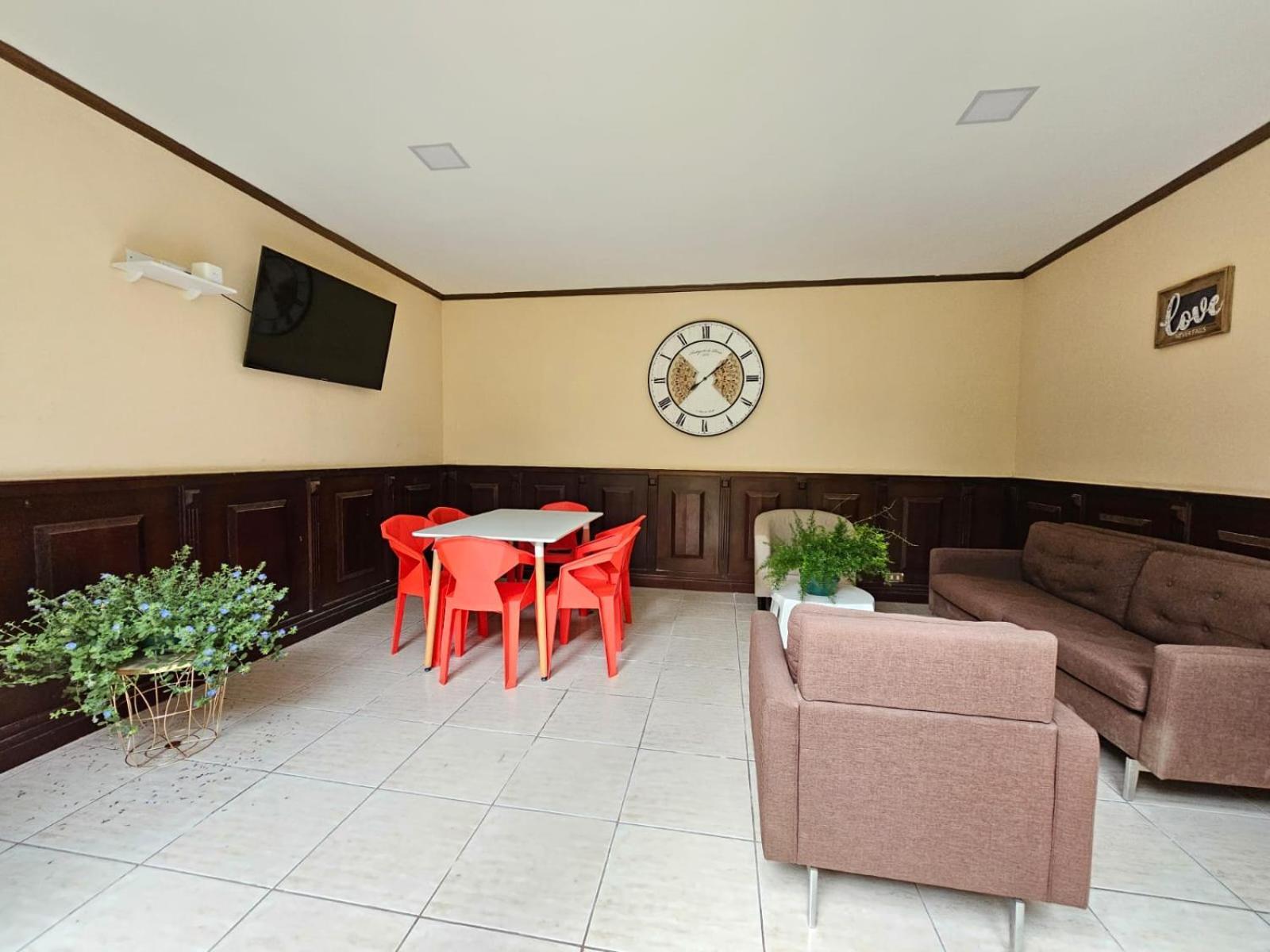 Hostel La Cali Inn Сан Хосе Екстериор снимка