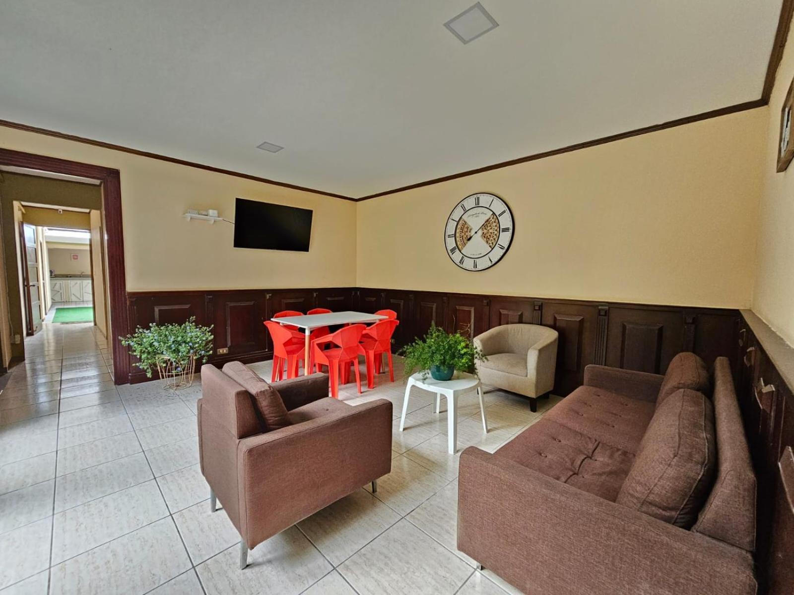 Hostel La Cali Inn Сан Хосе Екстериор снимка