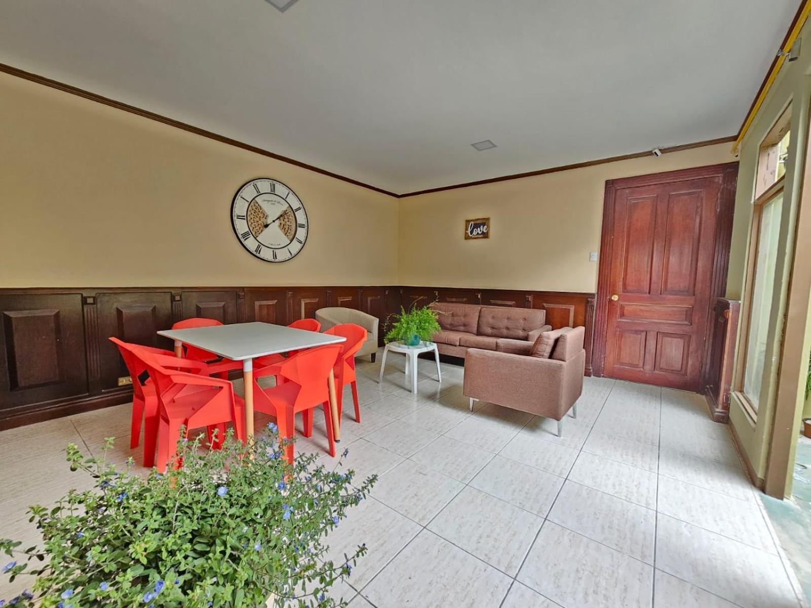 Hostel La Cali Inn Сан Хосе Екстериор снимка