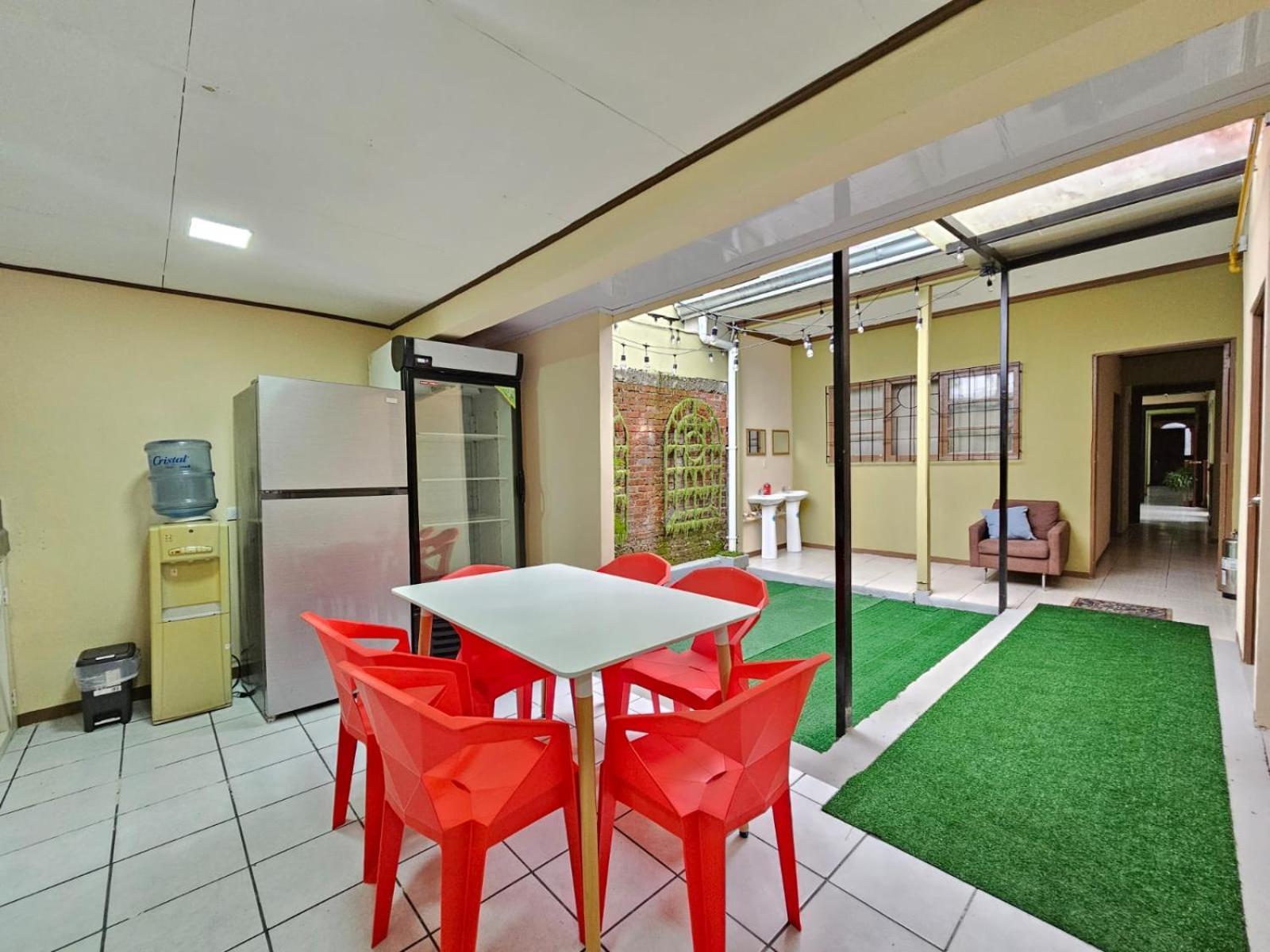 Hostel La Cali Inn Сан Хосе Екстериор снимка