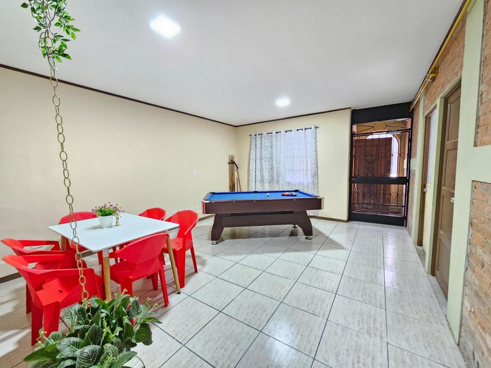 Hostel La Cali Inn Сан Хосе Екстериор снимка